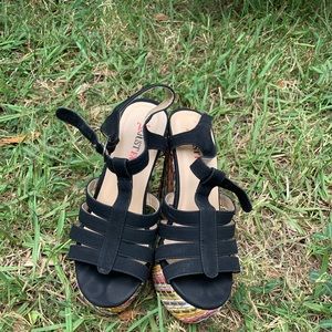 Black wedges